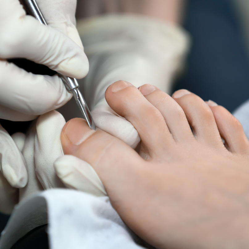 Mini Pedicure (file&paint)