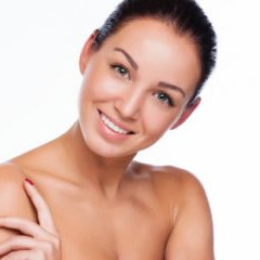 Total face with facial wrinkles rejuvenation is a treatment with a combination of fillers, botulinum toxin, mesotherapy, PRP and threads and lasts up to one hour